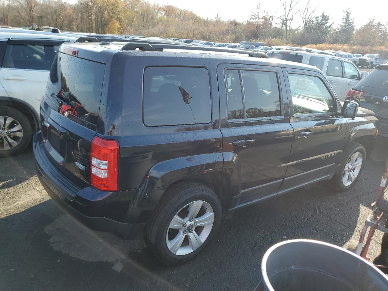 2011 Jeep Liberty (Patriot) VIN 1J4NF1GB6BD202459 Copart auction photo, frame damage / minor dent/scratches damage thumbnail 3