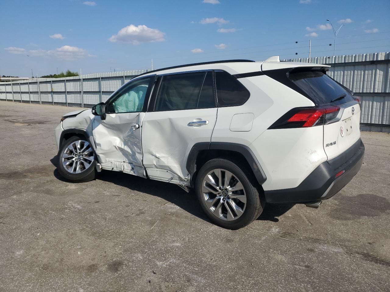 2019 Toyota RAV 4 VIN 2T3Y1RFV0KW014230 Copart auction photo, front end / side damage thumbnail 2