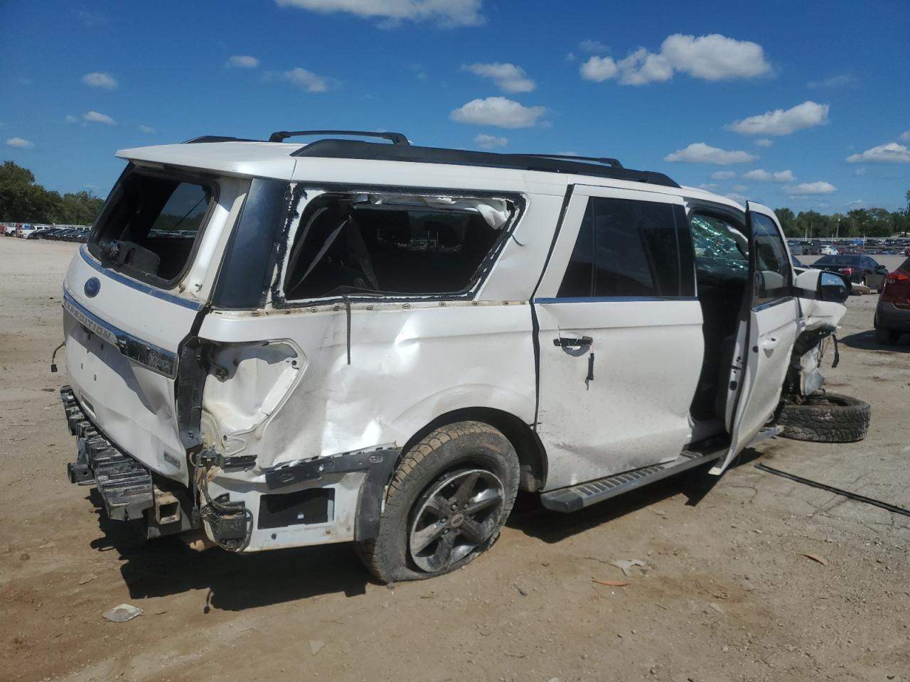2019 Ford Expedition VIN 1FMJK1JT0KEA85839 Copart auction photo, all over / side damage thumbnail 3
