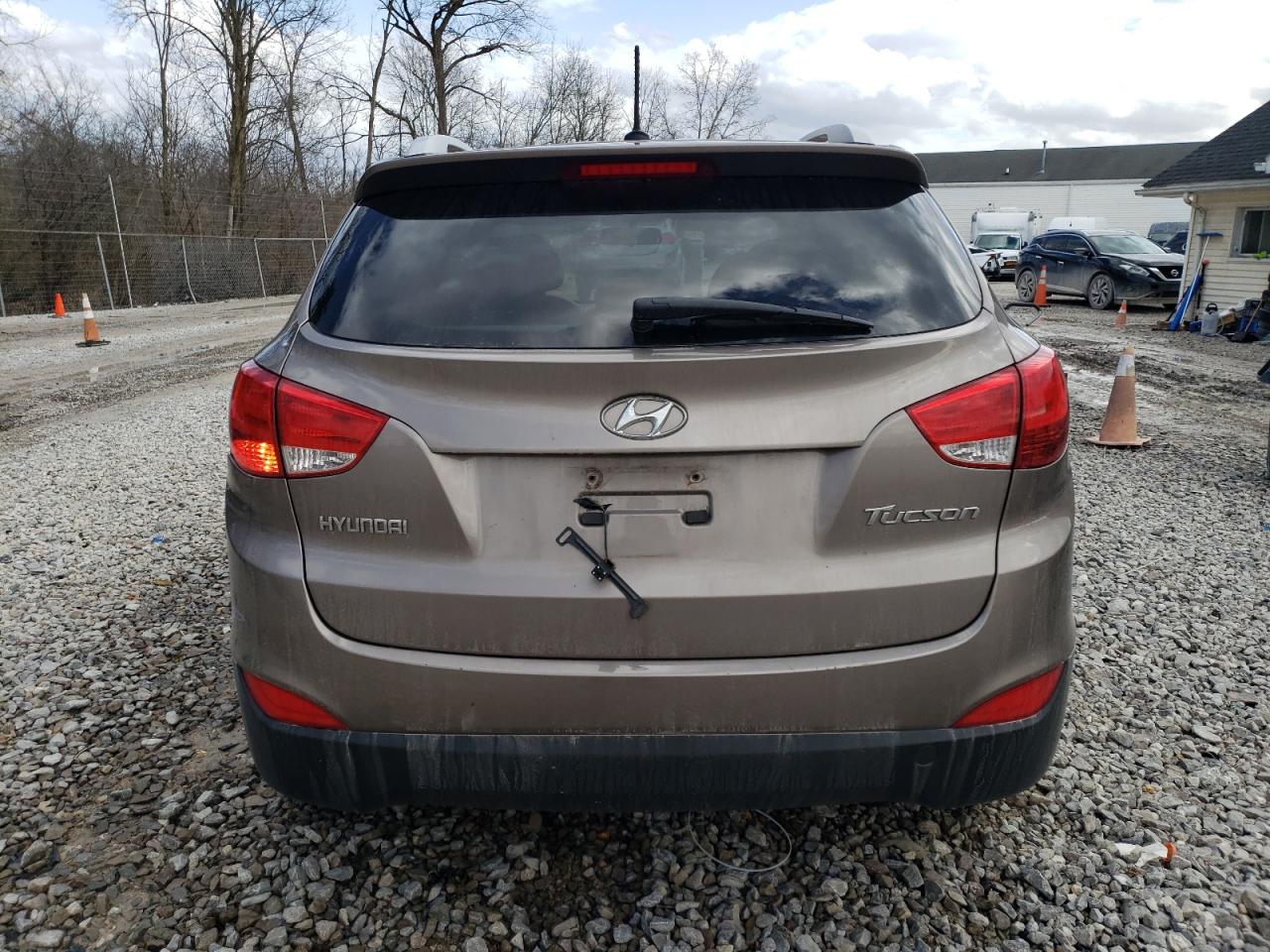 2011 Hyundai Tucson VIN KM8JU3ACXBU172014 Copart auction photo, front end / side damage thumbnail 6