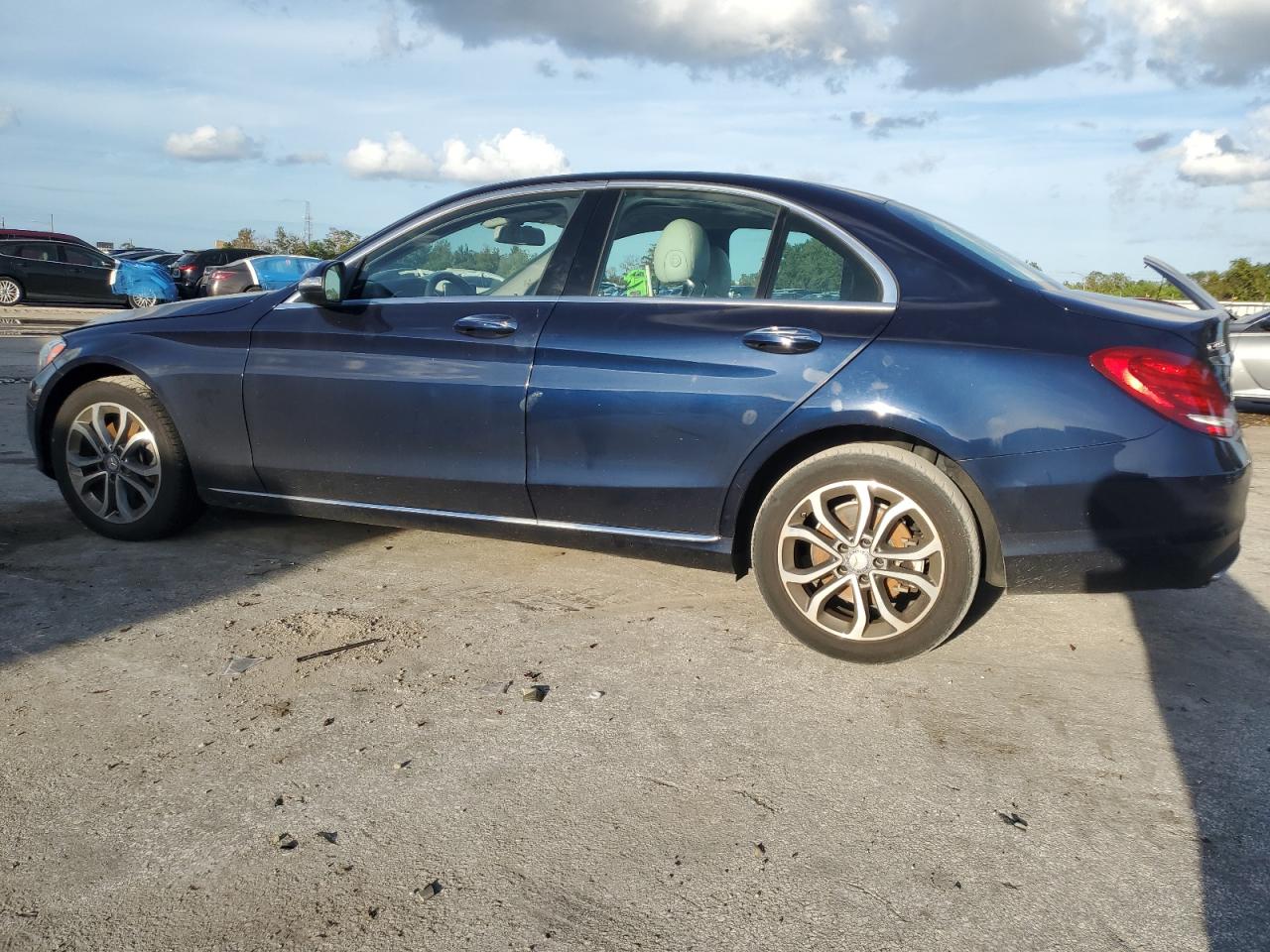 2015 Mercedes-Benz C-klasse VIN 55SWF4KB4FU021859 Copart auction photo, front end damage thumbnail 2
