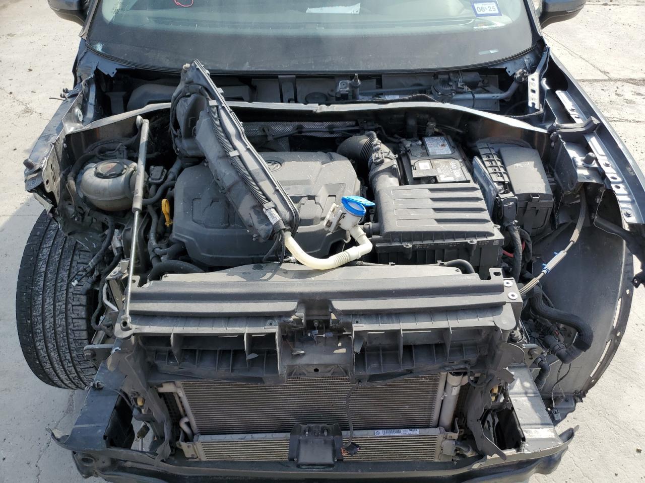 2019 Volkswagen Tiguan VIN 3VV4B7AX0KM022291 Copart auction photo, front end damage thumbnail 11
