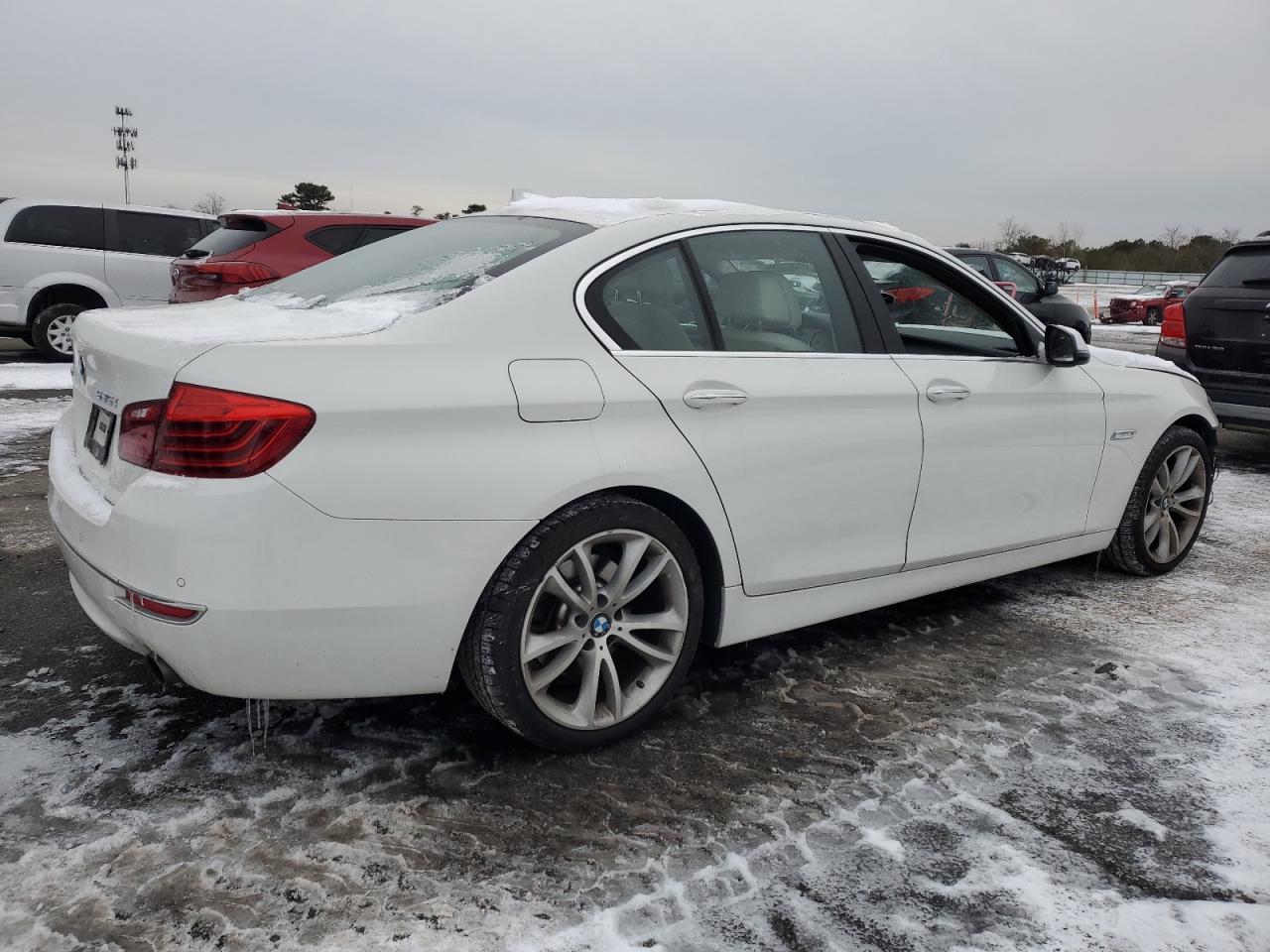 2015 BMW 5er VIN WBA5B3C5XFD546795 Copart auction photo, front end / minor dent/scratches damage thumbnail 3