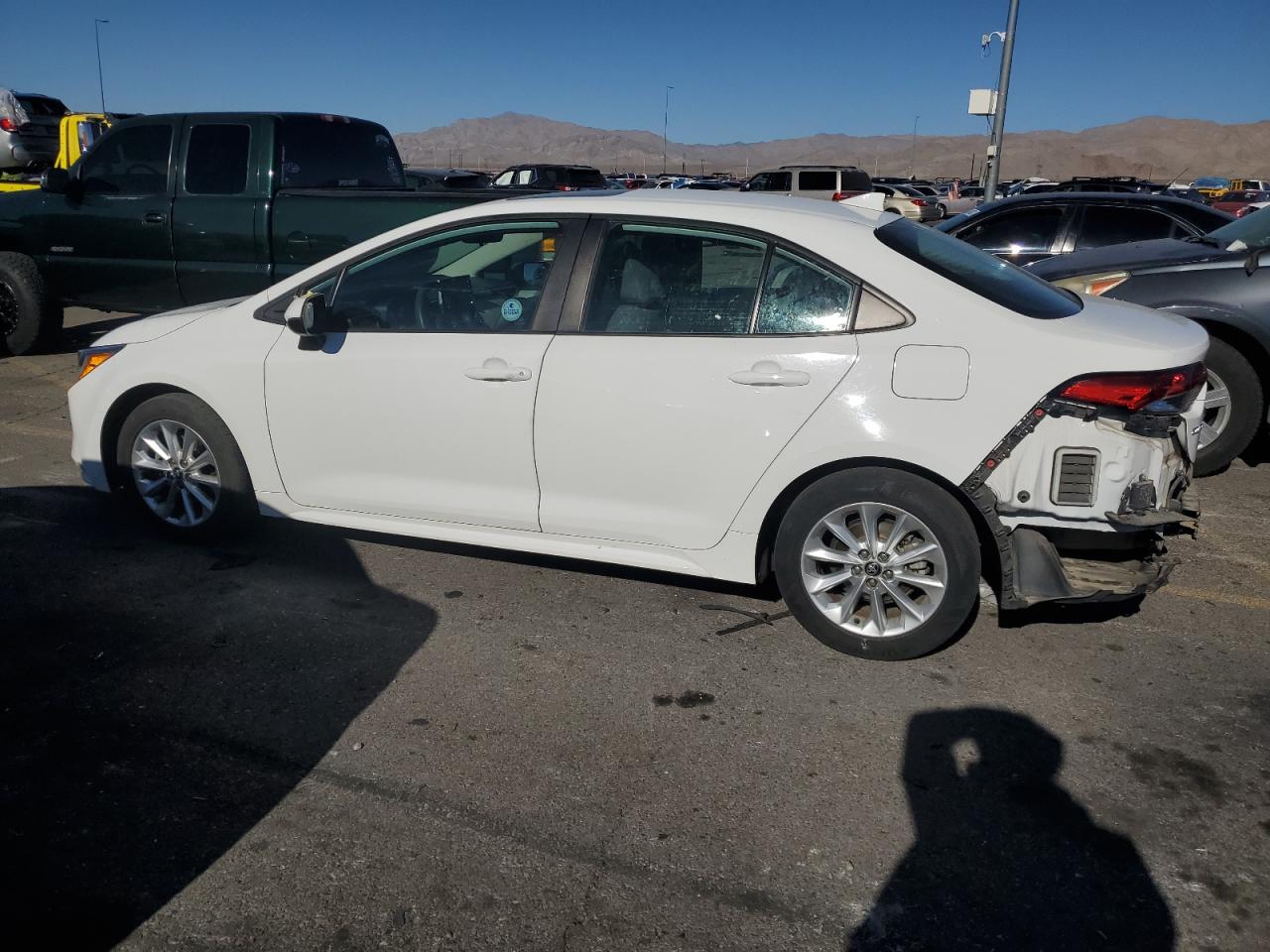2020 Toyota Corolla VIN 5YFHPRAE7LP010726 Copart auction photo, vandalism / rear end damage thumbnail 2