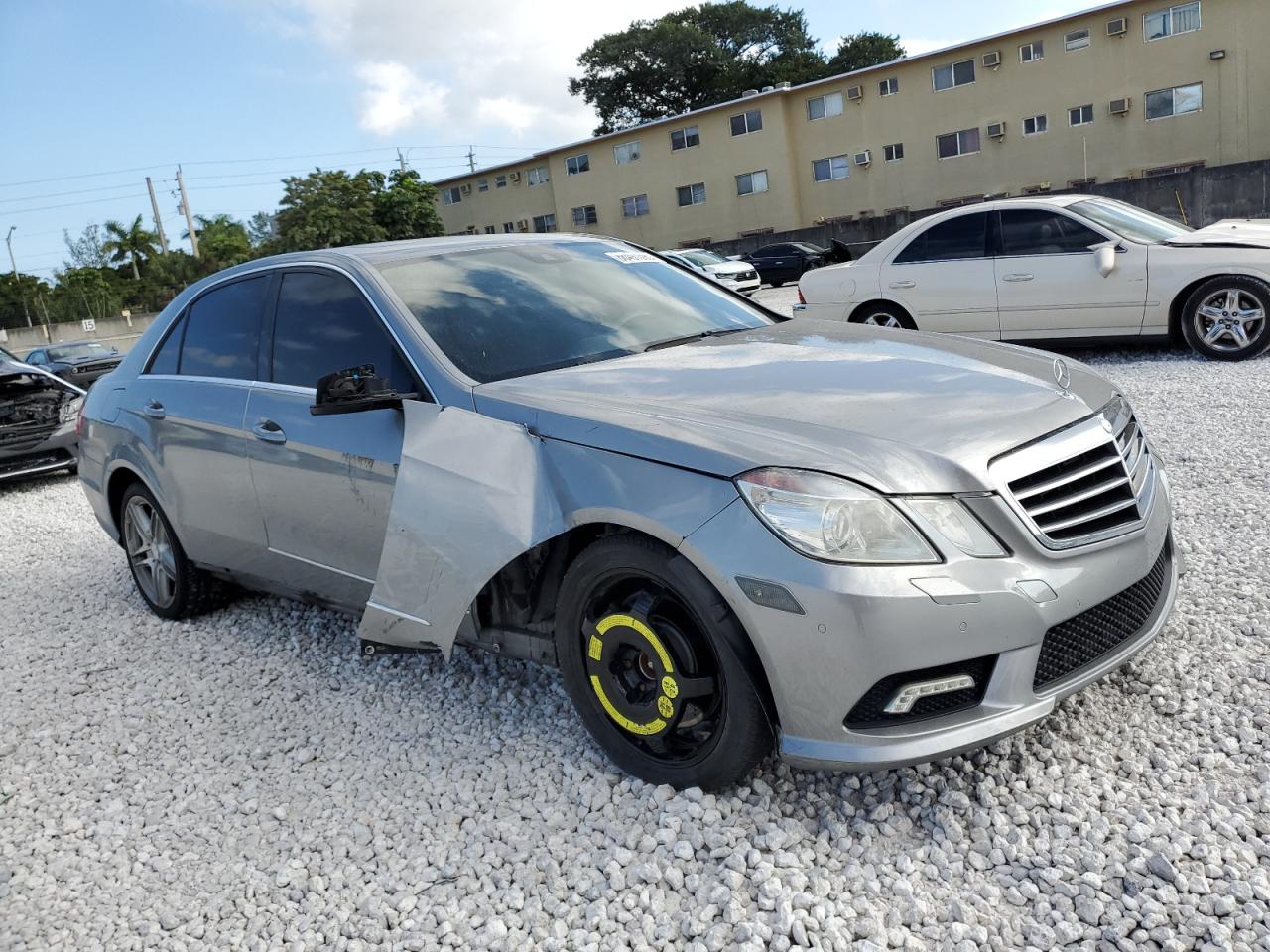 2010 Mercedes-Benz E-klasse VIN WDDHF9AB0AA127600 Copart auction photo, side / minor dent/scratches damage thumbnail 4