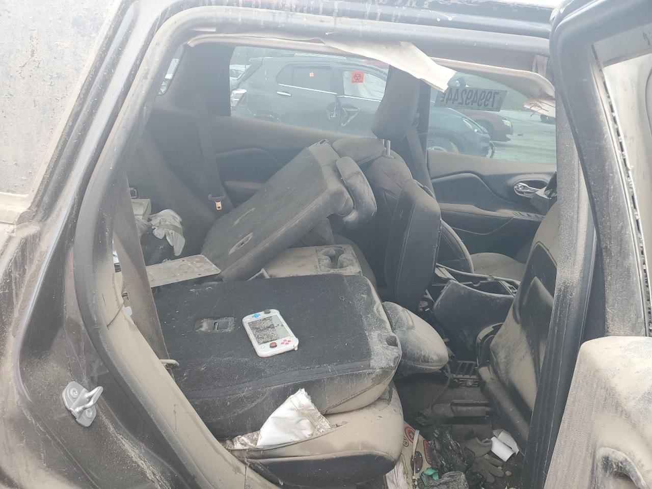 2015 Jeep Cherokee VIN 1C4PJMBS0FW751039 Copart auction photo, all over damage thumbnail 11