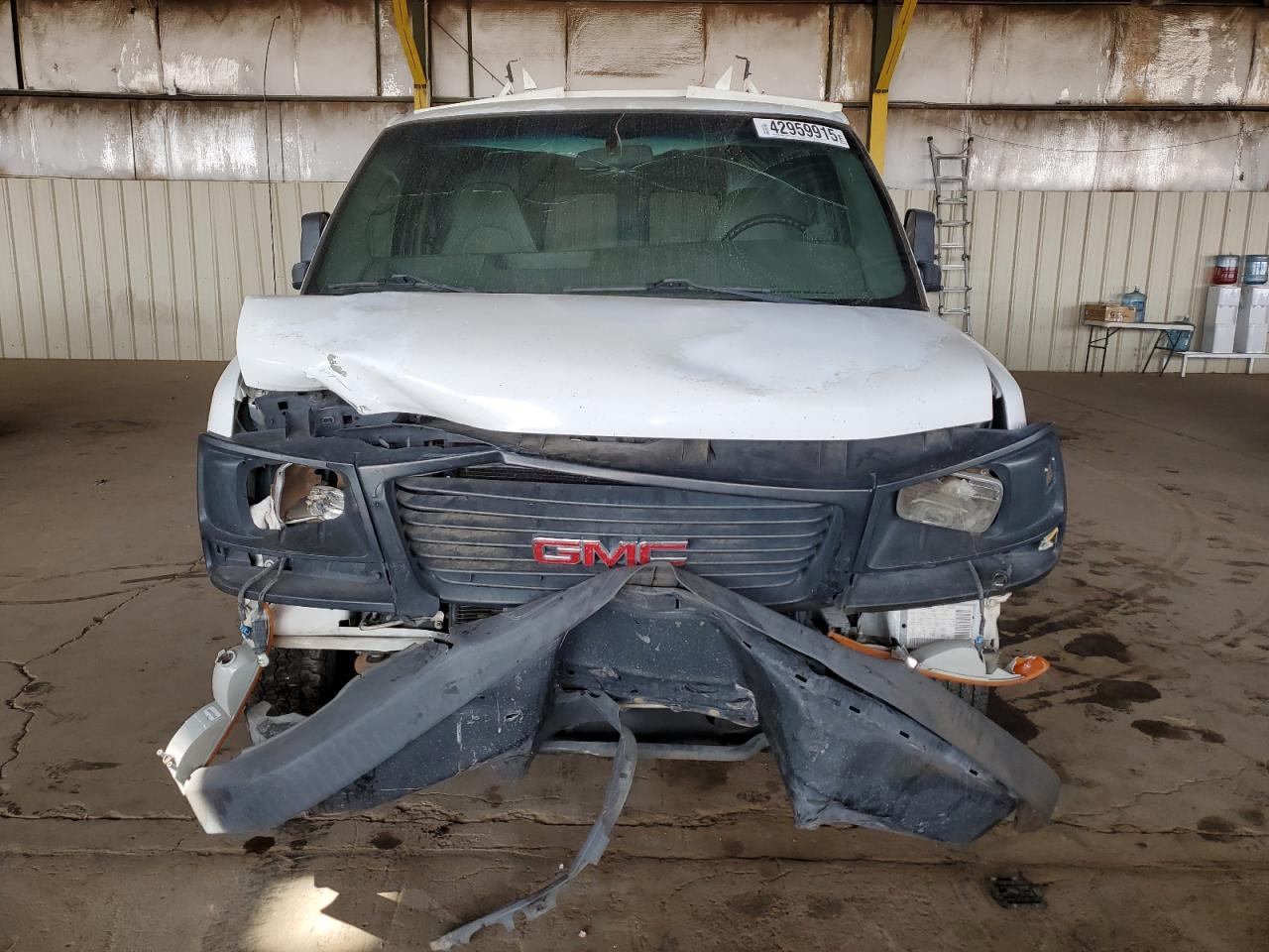 2004 GMC Savana VIN 1GTHG35UX41162620 Copart auction photo, front end damage thumbnail 5
