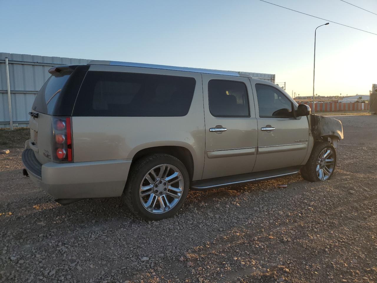 2007 GMC Yukon VIN 1GKFK66877J371072 Copart auction photo, burn - engine damage thumbnail 3