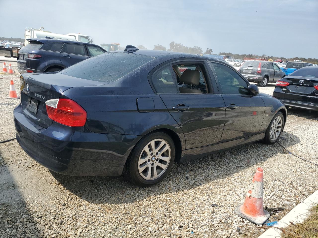 2007 BMW 3er VIN WBAVC93537KX56863 Copart auction photo, water/flood damage thumbnail 3