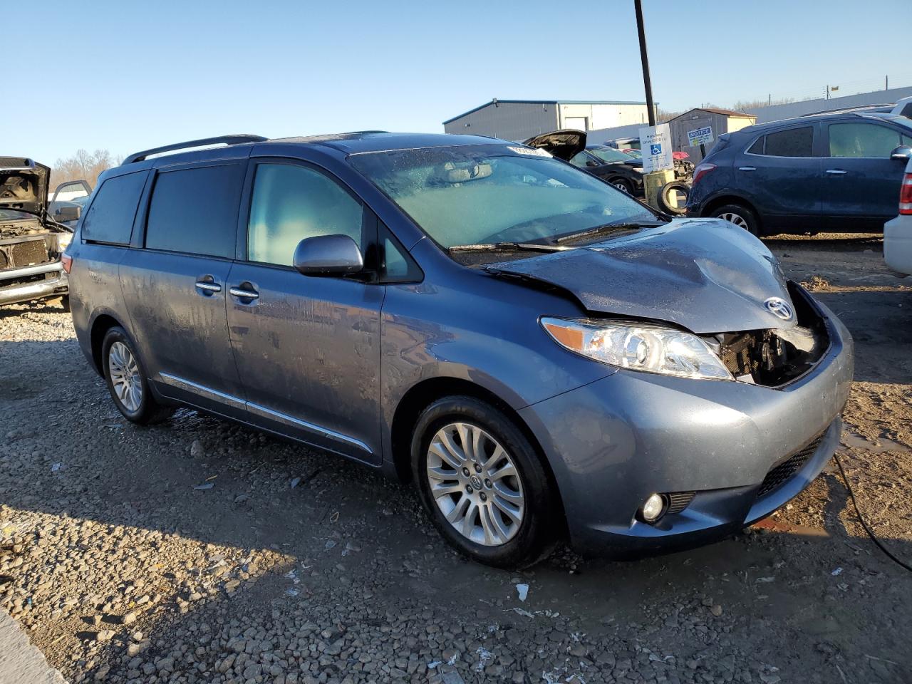 2015 Toyota Sienna VIN 5TDYK3DC7FS540938 Copart auction photo, front end damage thumbnail 4