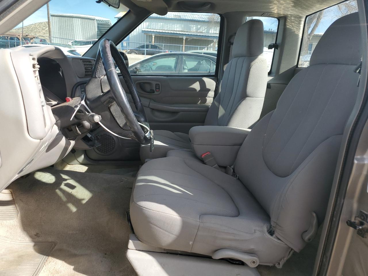 2003 GMC Sonoma VIN 1GTCS19HX38248963 Copart auction photo, front end / side damage thumbnail 7