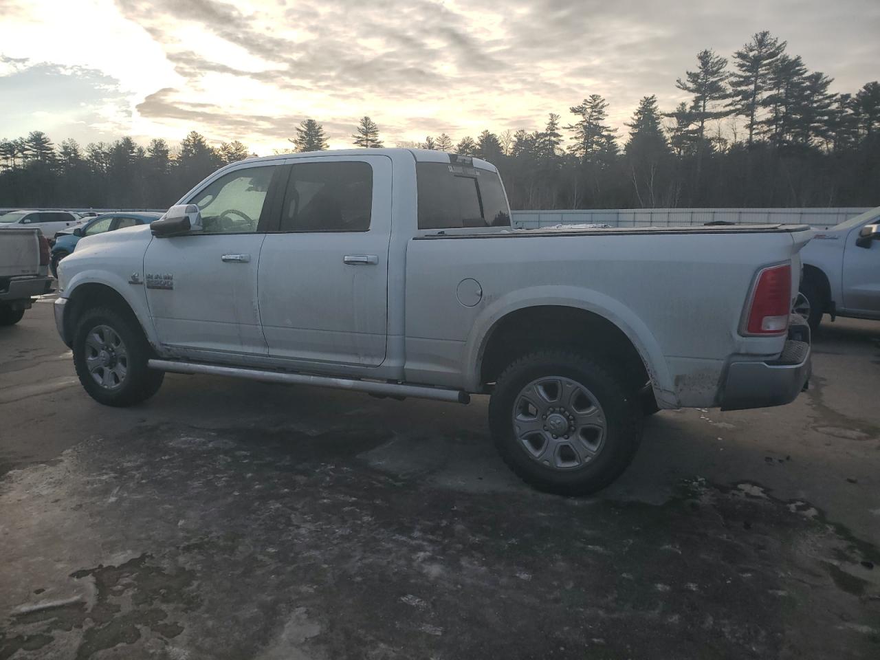 2018 RAM 2500 VIN 3C6UR5FL9JG386783 Copart auction photo, side / front end damage thumbnail 2