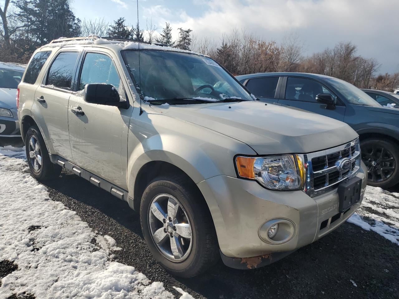 2011 Ford Escape VIN 1FMCU9D71BKC35300 Copart auction photo, minor dent/scratches damage thumbnail 4