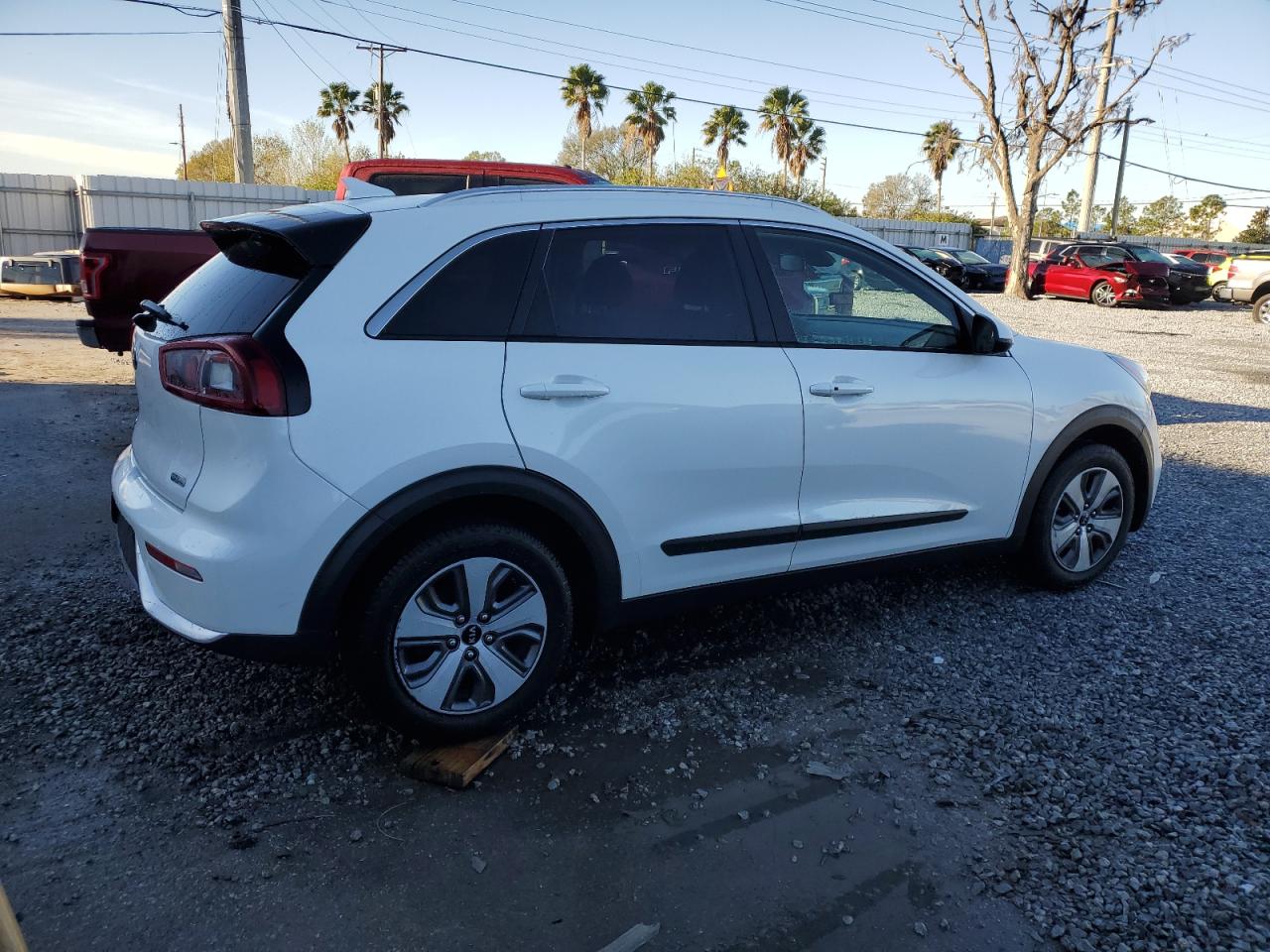 2019 KIA Niro VIN KNDCB3LC2K5346717 Copart auction photo, side / rear end damage thumbnail 3