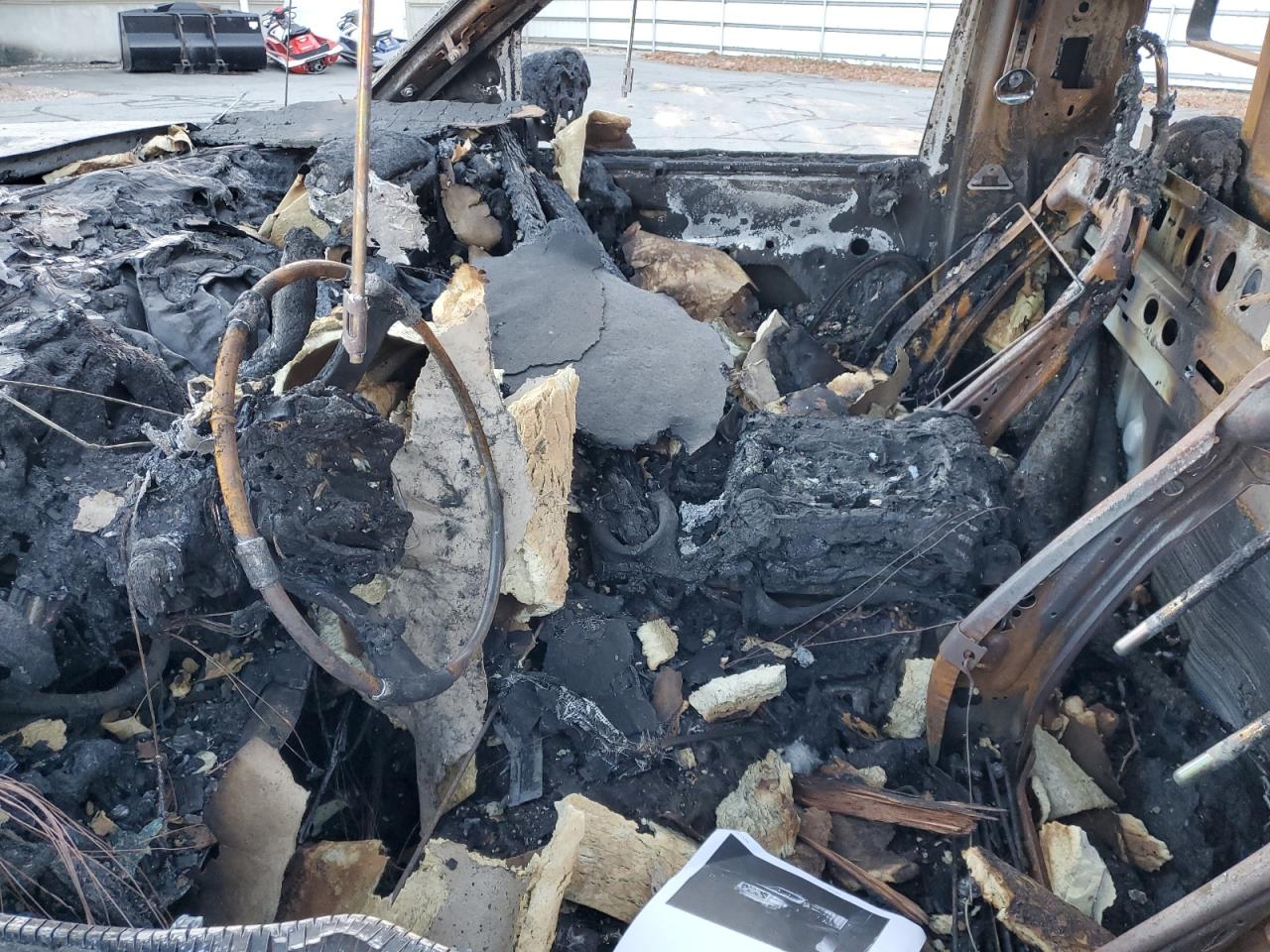 2018 GMC Sierra VIN 1GT02REG9JZ126259 Copart auction photo, burn / burn - interior damage thumbnail 7