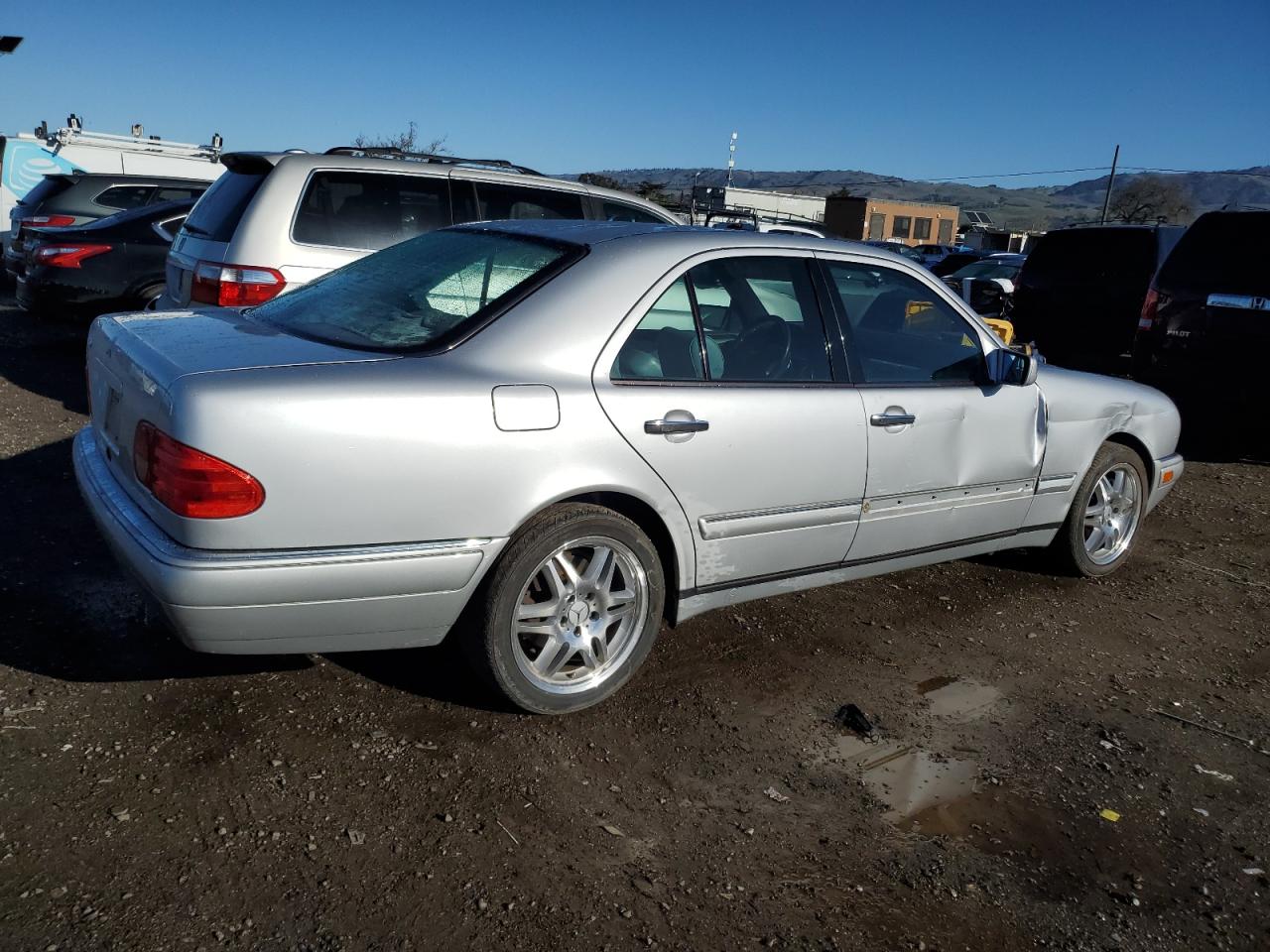 1998 Mercedes-Benz E-klasse VIN WDBJF65F0WA555650 Copart auction photo, side damage thumbnail 3
