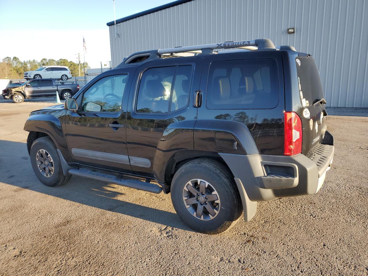 2015 Nissan XTerra VIN 5N1AN0NW9FN660970 Copart auction photo, front end / side damage thumbnail 2