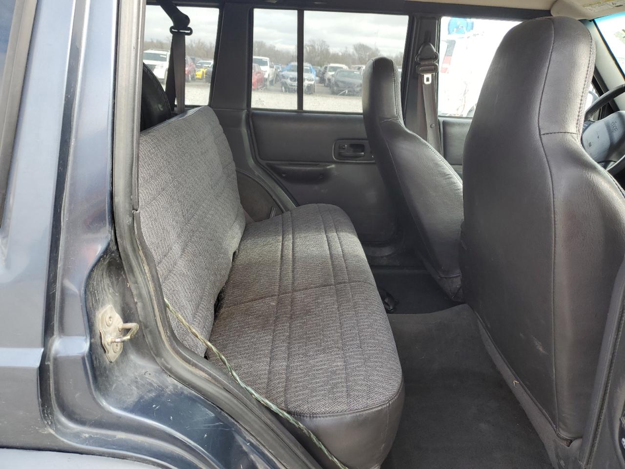 2001 Jeep Grand Cherokee VIN 1J4FF48S81L617663 Copart auction photo, front end / side damage thumbnail 10