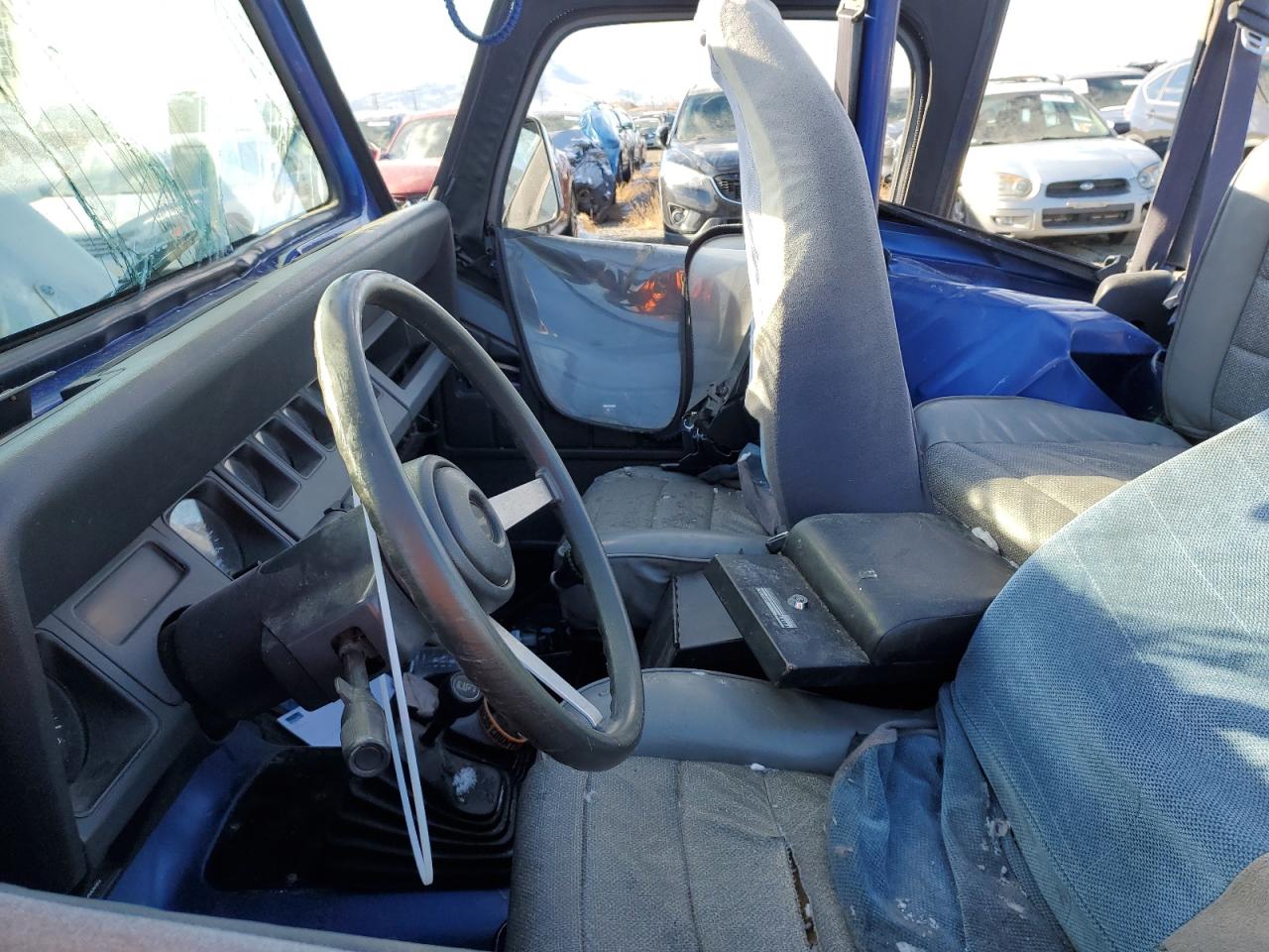 1995 Jeep Wrangler VIN 1J4FY19P8SP242032 Copart auction photo, all over damage thumbnail 7