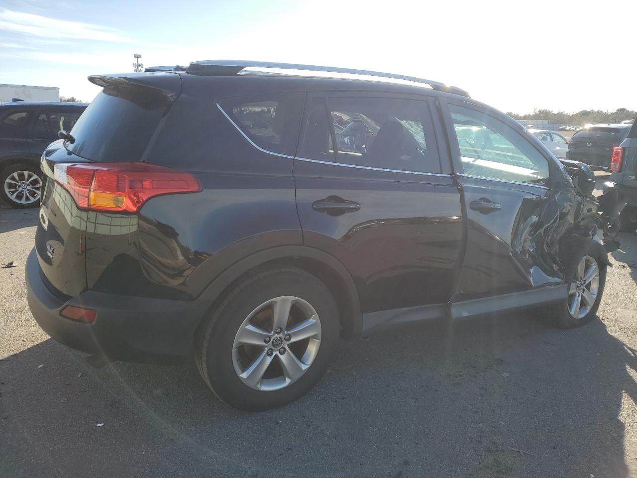 2015 Toyota RAV 4 VIN 2T3RFREV8FW318144 Copart auction photo, all over damage thumbnail 3
