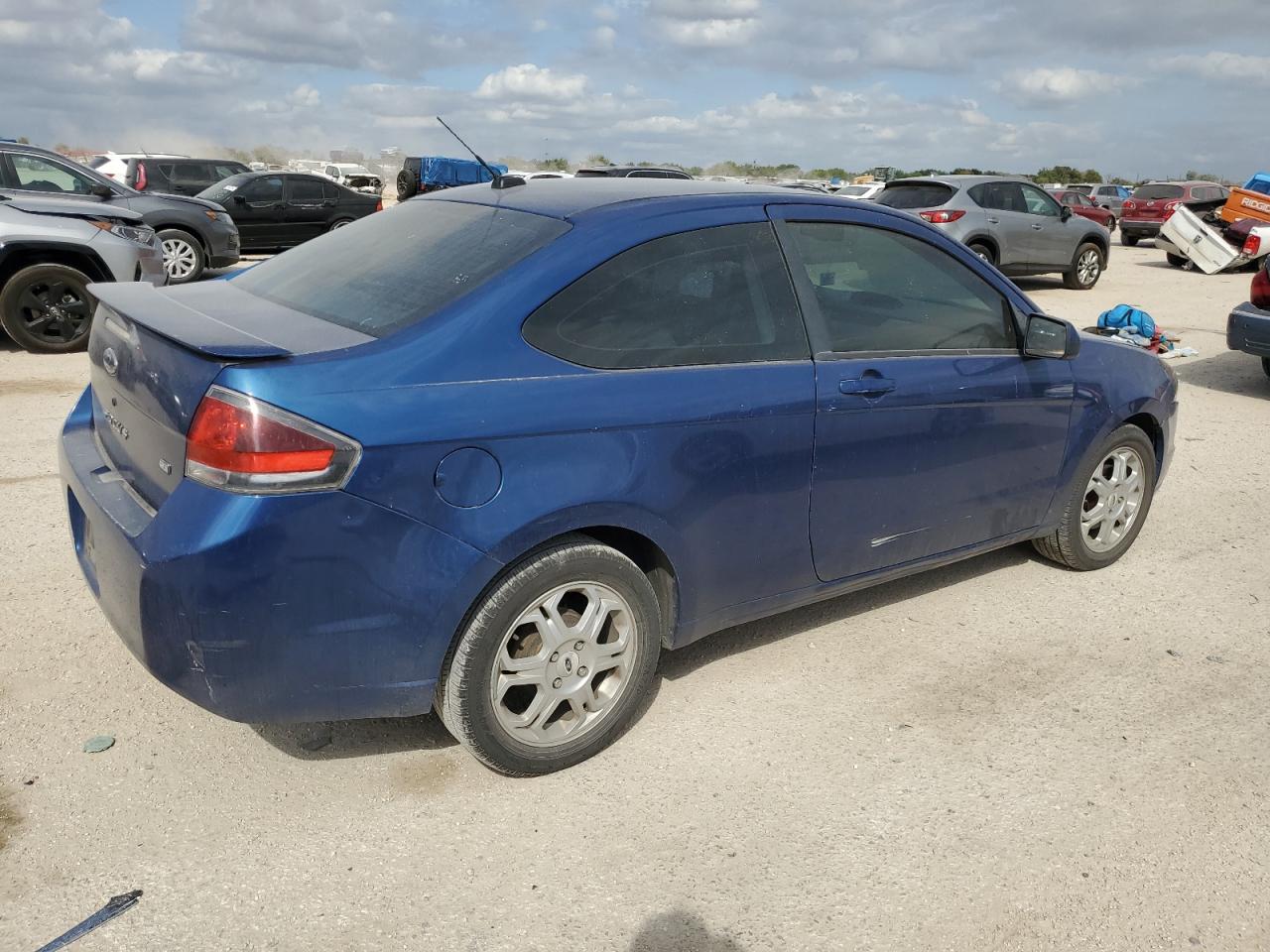 2009 Ford Focus VIN 1FAHP32N59W213650 Copart auction photo, side / minor dent/scratches damage thumbnail 3