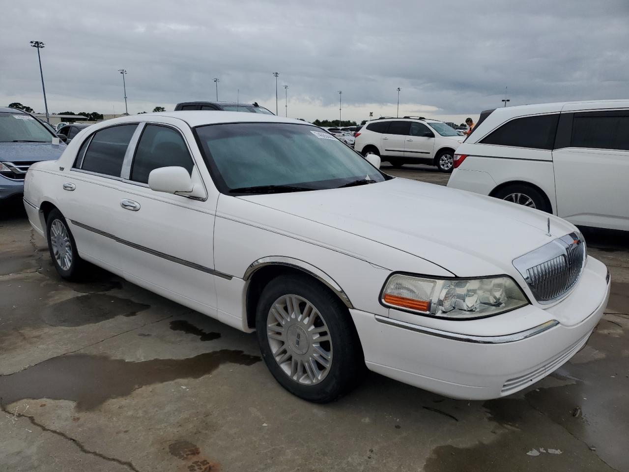 2008 Lincoln Town Car VIN 2LNHM82V18X656358 Copart auction photo, water/flood damage thumbnail 4