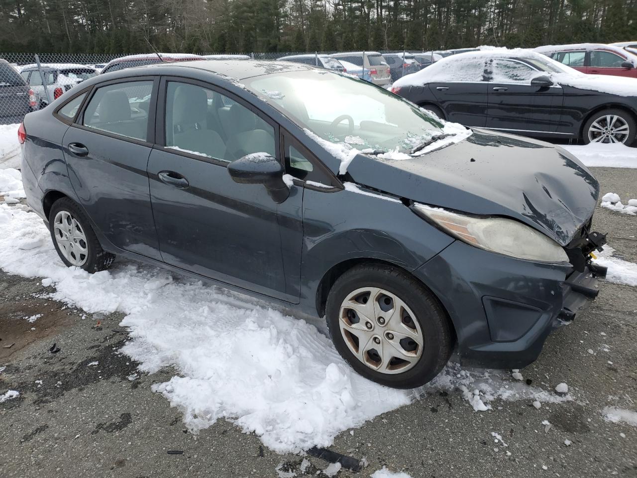 2011 Ford Fiesta VIN 3FADP4AJ8BM102020 Copart auction photo, front end / minor dent/scratches damage thumbnail 4