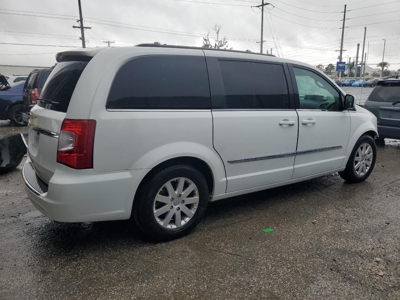 2015 Chrysler Town & Country VIN 2C4RC1BG3FR552041 Copart auction photo, front end damage thumbnail 3