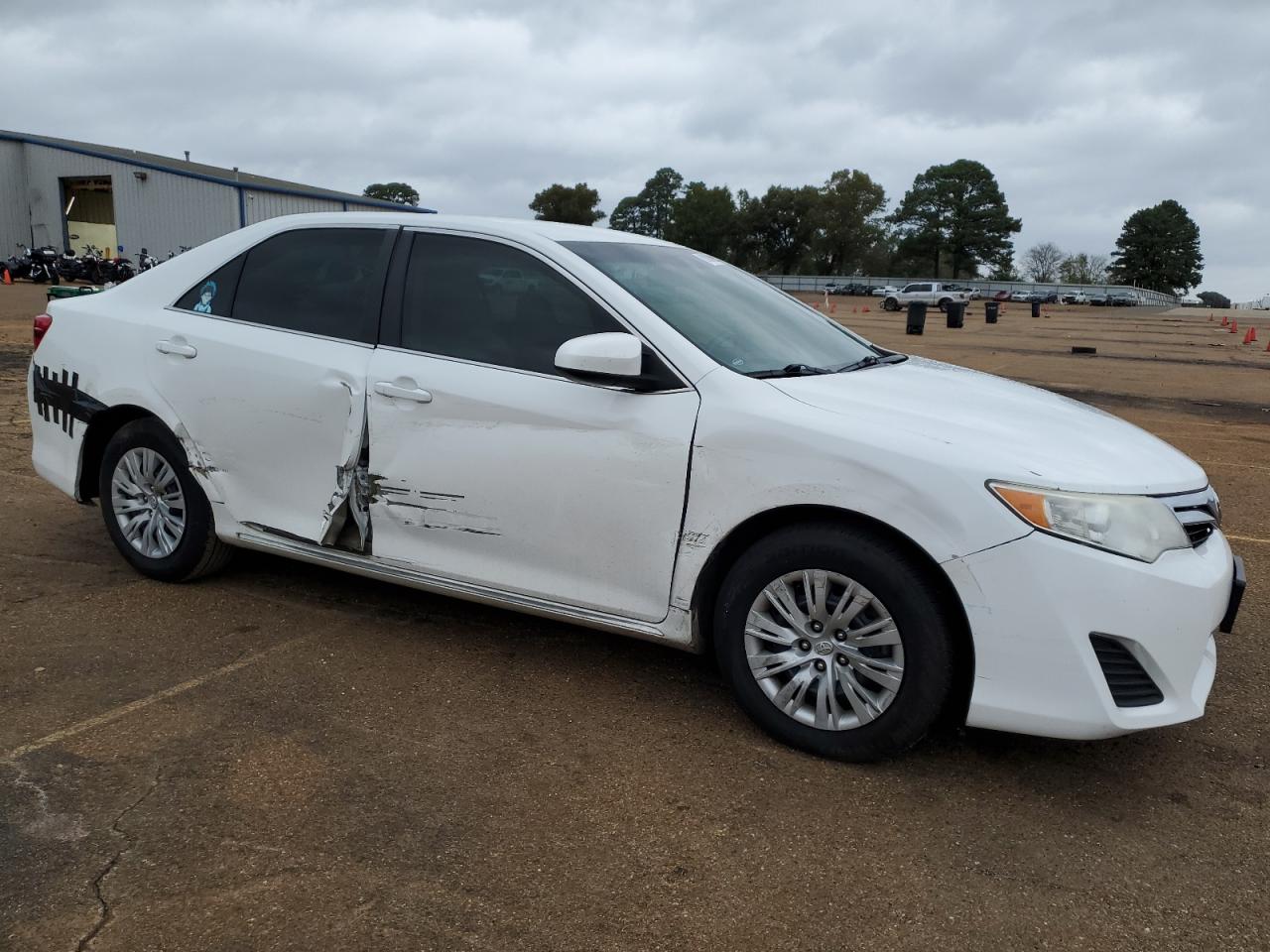 2014 Toyota Camry VIN 4T4BF1FK7ER440742 Copart auction photo, side / front end damage thumbnail 4