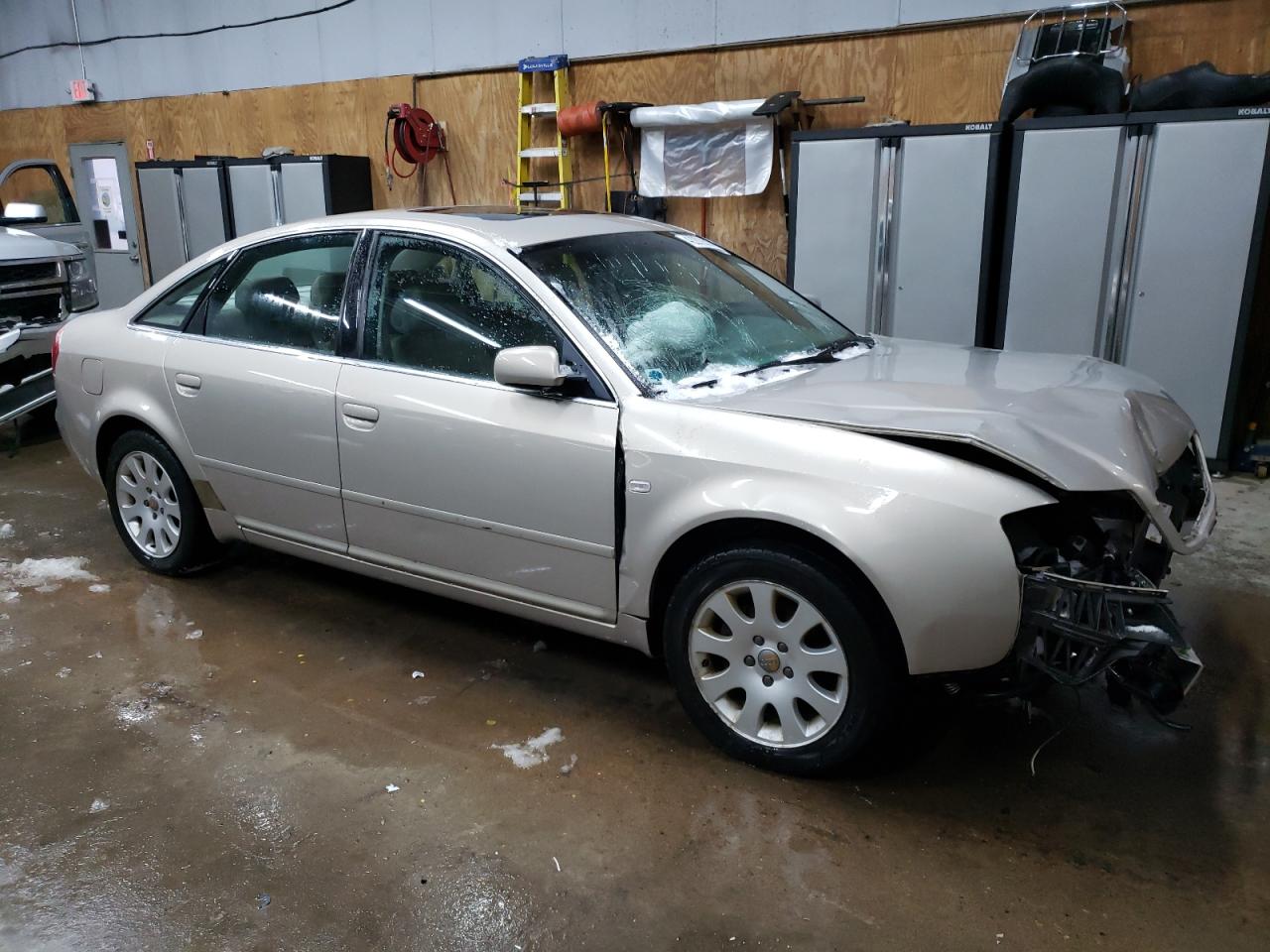 2000 Audi A6 VIN WAUEH24B8YN012379 Copart auction photo, front end / minor dent/scratches damage thumbnail 4