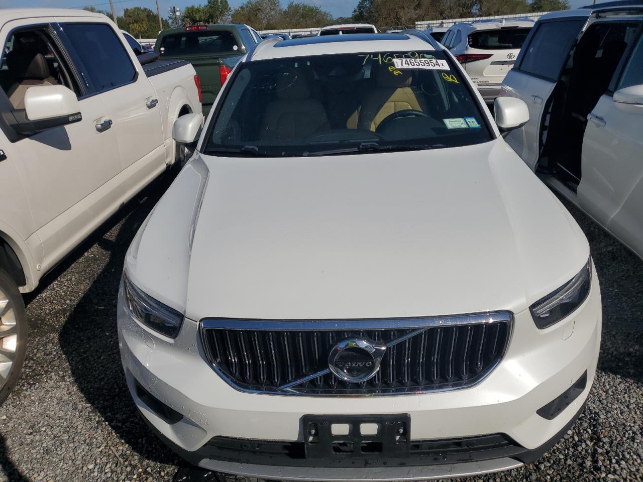 2019 Volvo XC40 VIN YV4162UL4K2067756 Copart auction photo, water/flood damage thumbnail 5