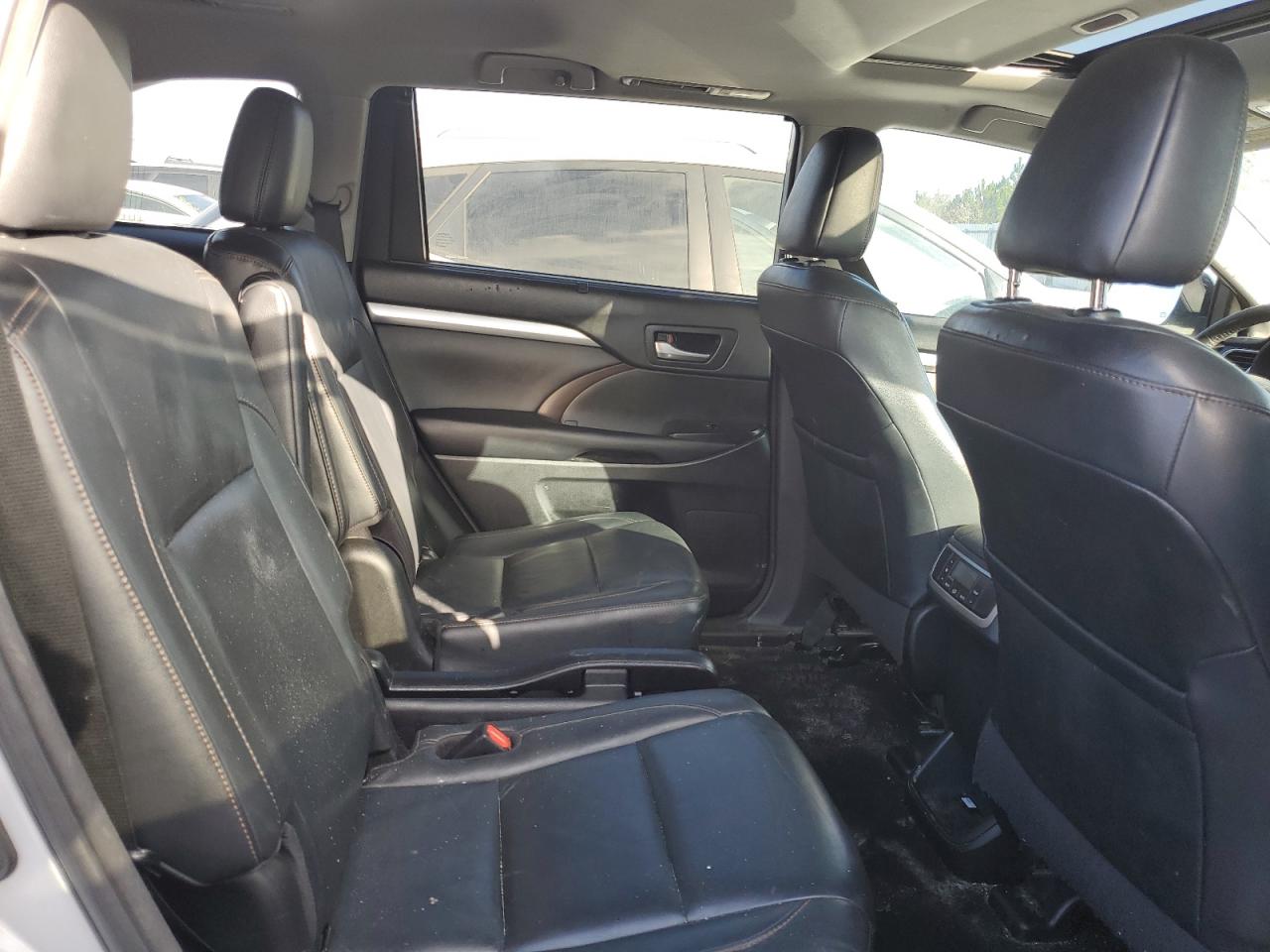 2018 Toyota Highlander VIN 5TDKZRFH1JS539869 Copart auction photo, front end damage thumbnail 11
