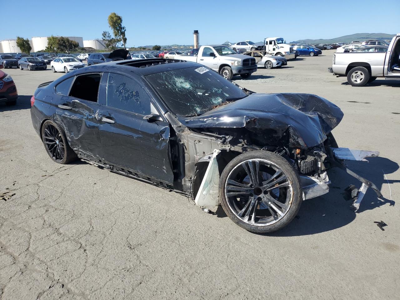 2017 BMW 4er VIN WBA4F7C5XHG437942 Copart auction photo, vandalism / all over damage thumbnail 4