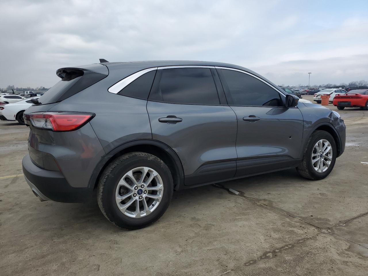 2021 Ford Escape VIN 1FMCU0G65MUB28272 Copart auction photo, front end damage thumbnail 3