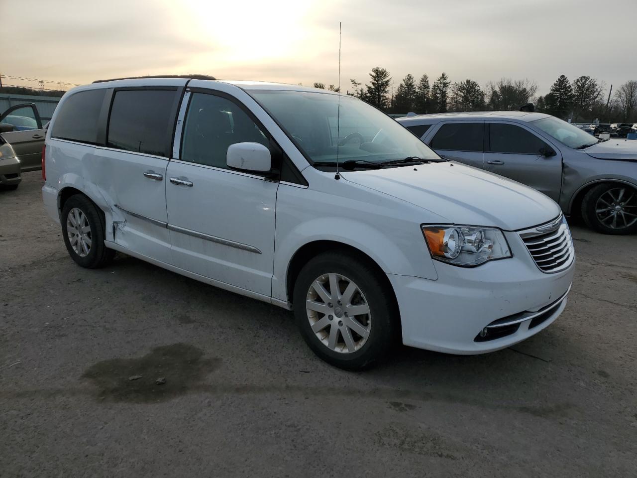 2015 Chrysler Town & Country VIN 2C4RC1BG4FR675671 Copart auction photo, side damage thumbnail 4
