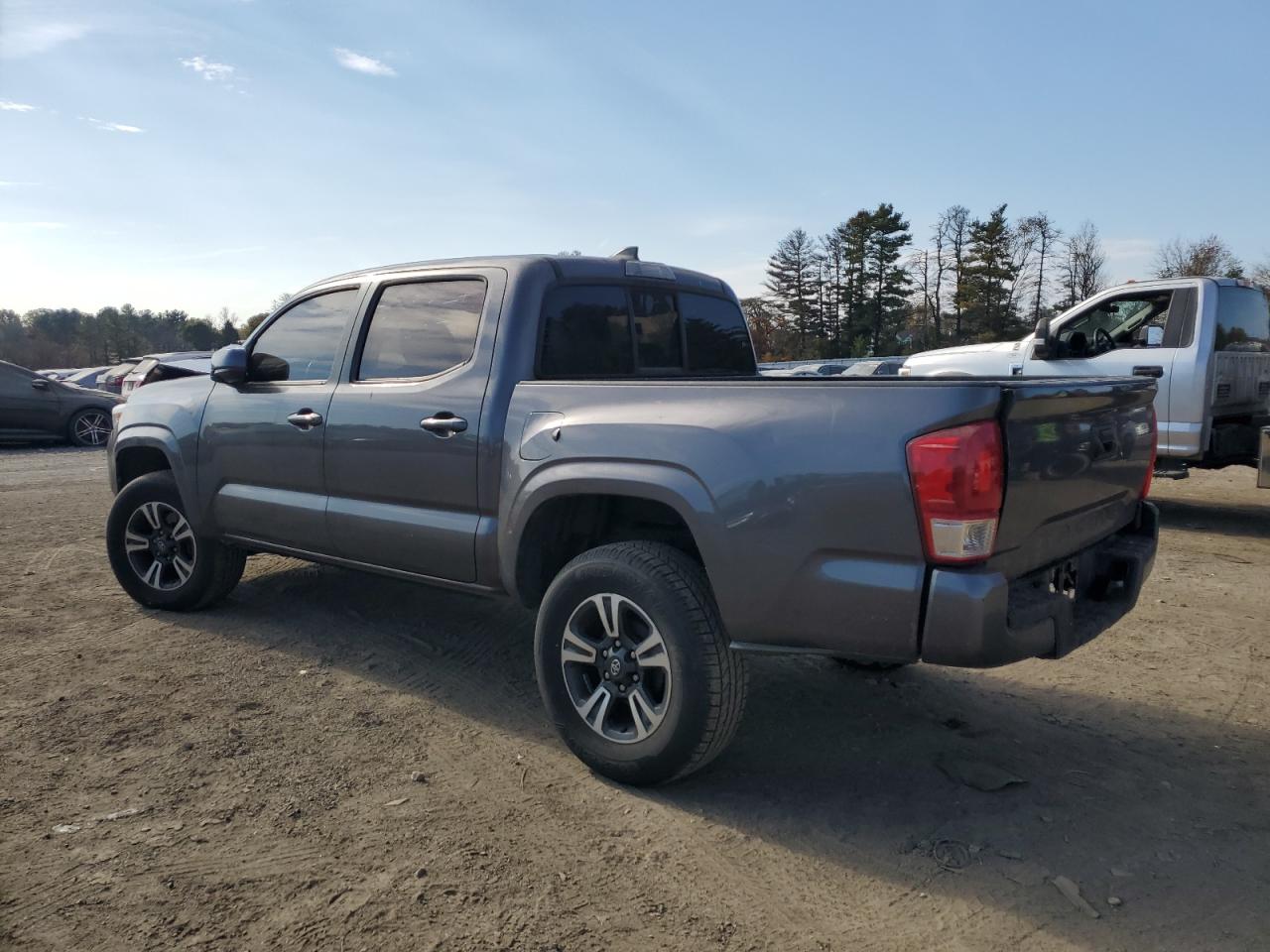2016 Toyota Tacoma VIN 5TFAX5GN8GX064335 Copart auction photo, front end / minor dent/scratches damage thumbnail 2
