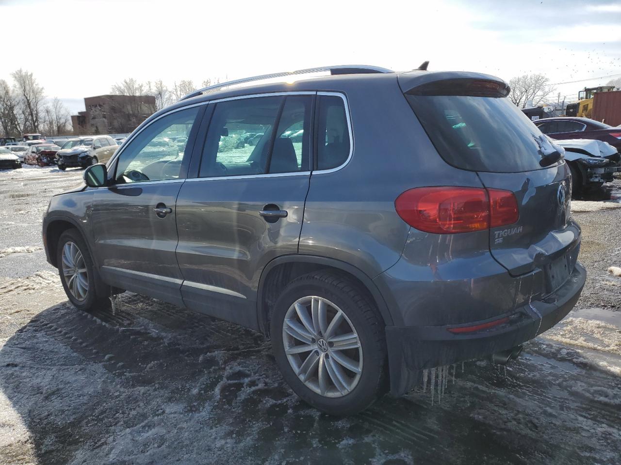 2016 Volkswagen Tiguan VIN WVGBV7AX0GW563051 Copart auction photo, front end damage thumbnail 2