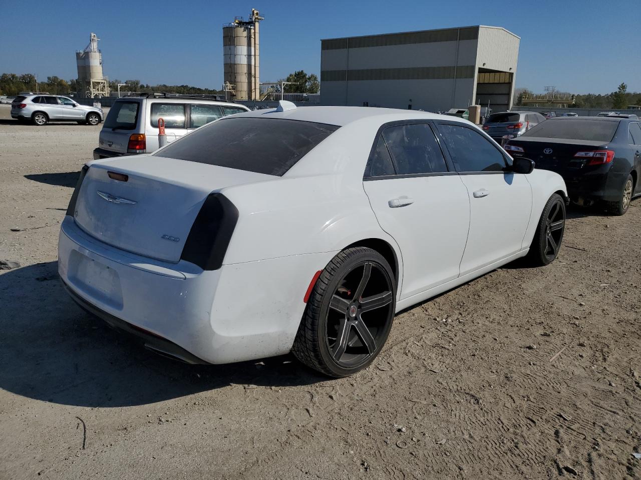 2018 Chrysler 300 VIN 2C3CCAAG2JH250234 Copart auction photo, front end damage thumbnail 3