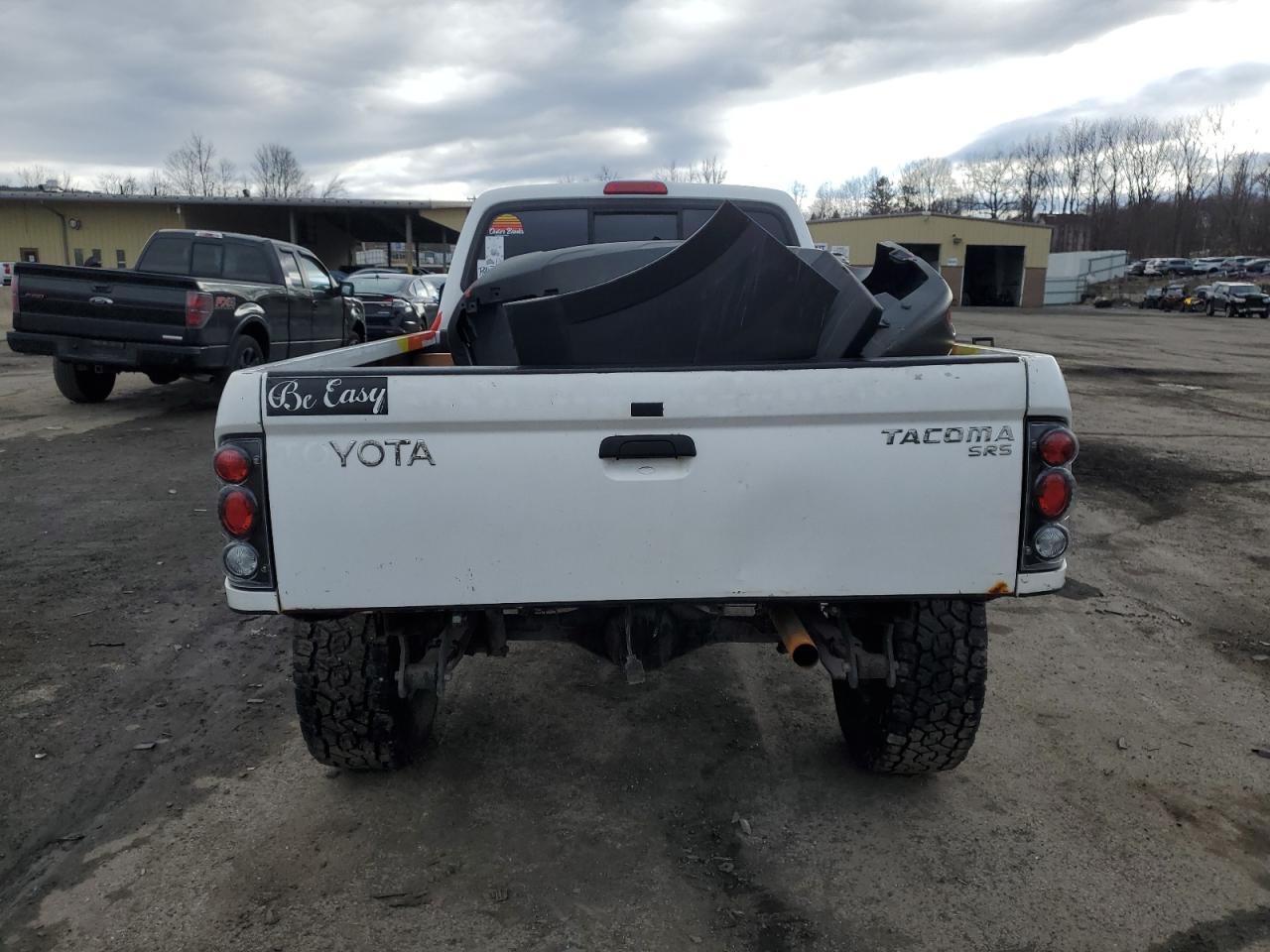 2002 Toyota Tacoma VIN 5TEWM72NX2Z135702 Copart auction photo, front end / minor dent/scratches damage thumbnail 6
