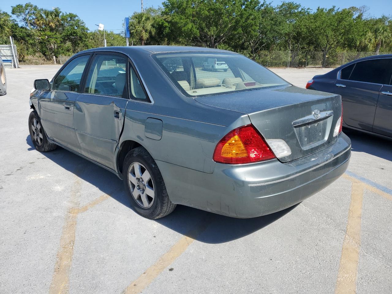 2000 Toyota Avalon VIN 4T1BF28B7YU068319 Copart auction photo, front end / side damage thumbnail 2
