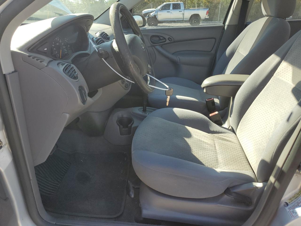 2004 Ford Focus VIN 1FAFP38Z04W126765 Copart auction photo, side / minor dent/scratches damage thumbnail 7