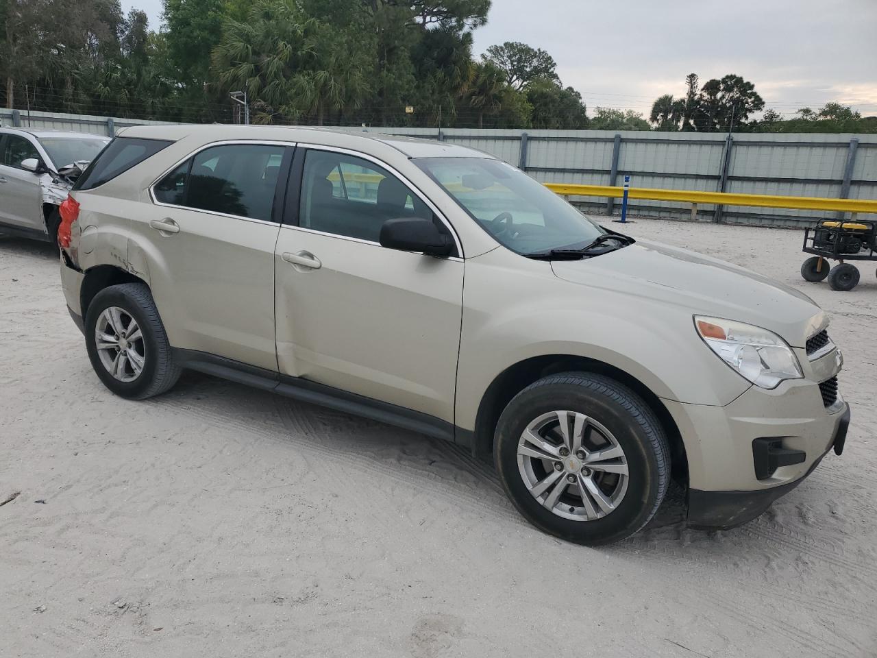 2014 Chevrolet Equinox VIN 2GNALAEK0E6109477 Copart auction photo, rear end / side damage thumbnail 4