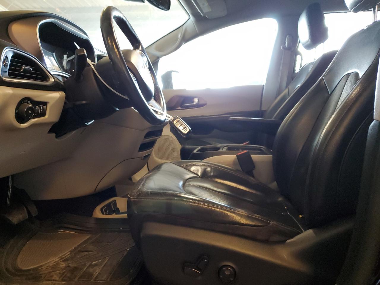 2019 Chrysler Pacifica VIN 2C4RC1BG9KR597205 Copart auction photo, front end / side damage thumbnail 7