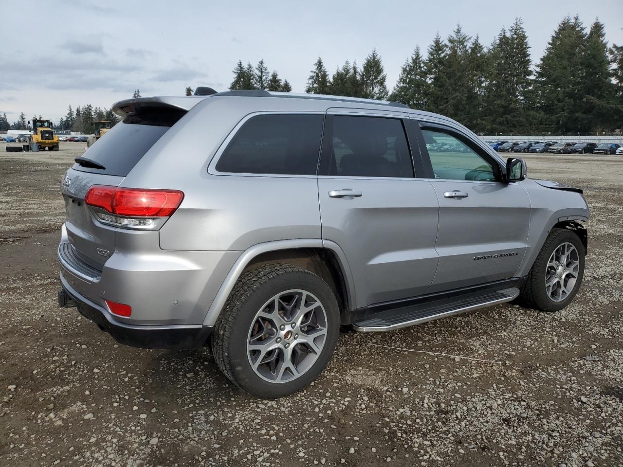 2018 Jeep Grand Cherokee VIN 1C4RJFBG8JC249292 Copart auction photo, front end damage thumbnail 3