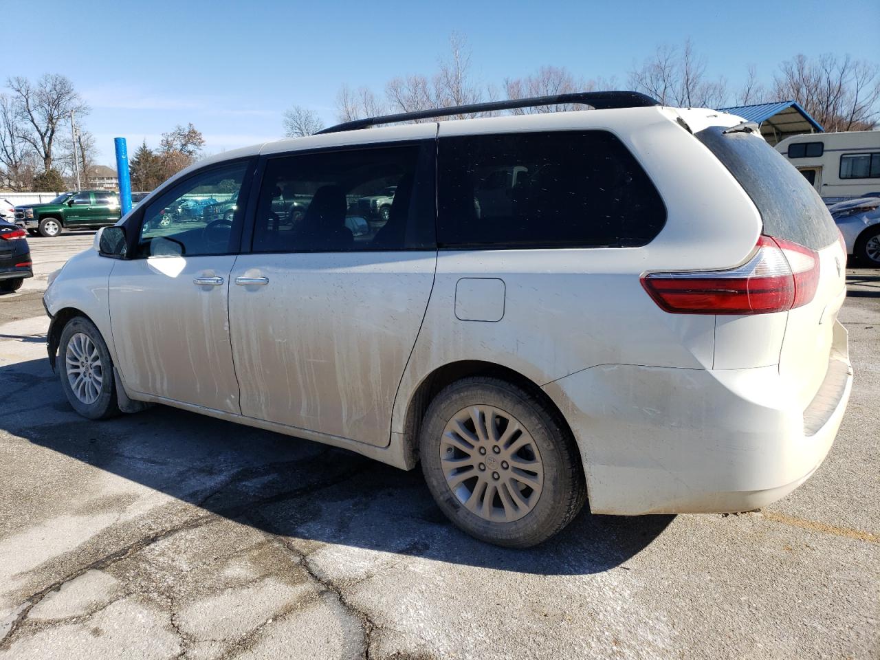 2016 Toyota Sienna VIN 5TDYK3DC5GS763738 Copart auction photo, front end damage thumbnail 2