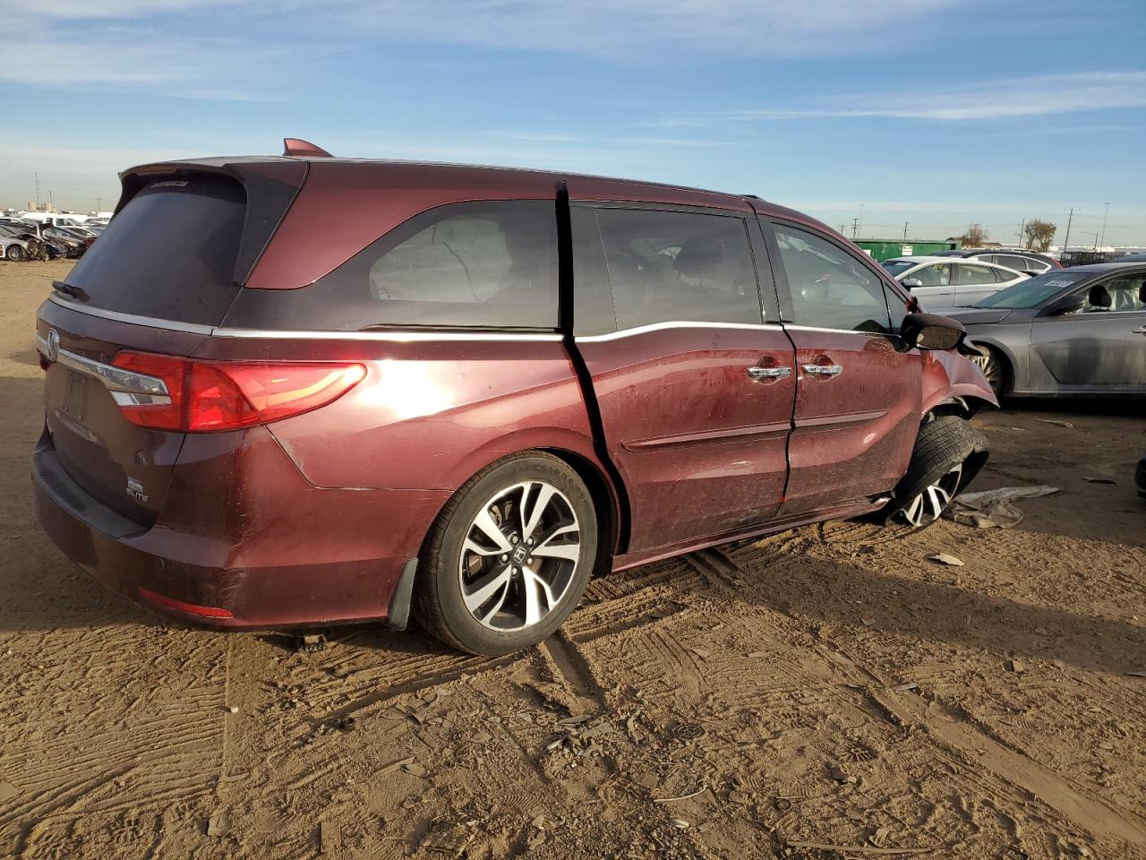 2018 Honda Odyssey VIN 5FNRL6H95JB035754 Copart auction photo, front end damage thumbnail 3