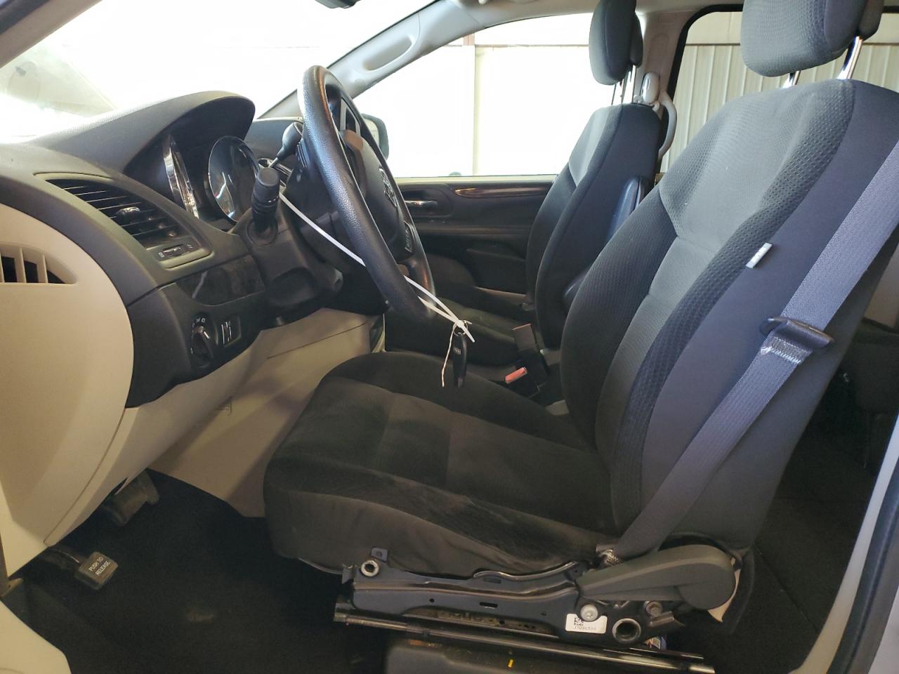 2018 Dodge Caravan VIN 2C4RDGBG4JR197230 Copart auction photo, side / rear end damage thumbnail 7