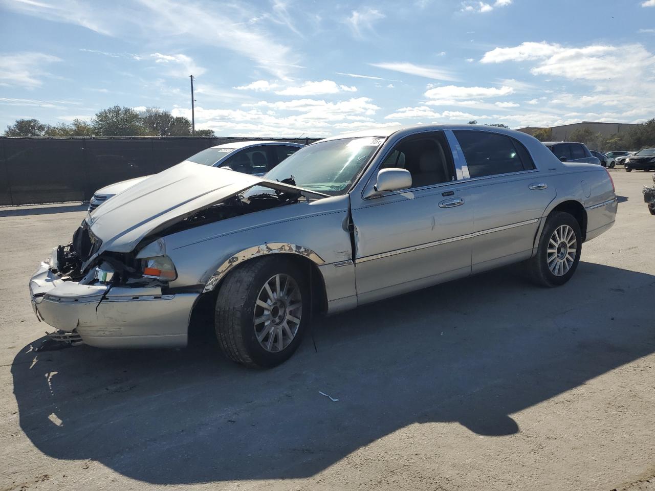 2007 Lincoln Town Car VIN 1LNHM81W37Y633785