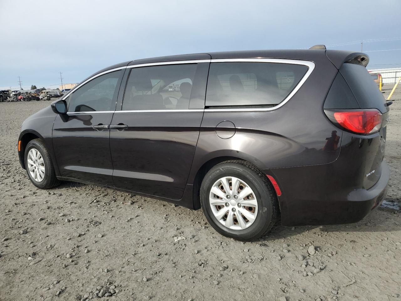 2019 Chrysler Pacifica VIN 2C4RC1AG8KR505972 Copart auction photo, side / front end damage thumbnail 2