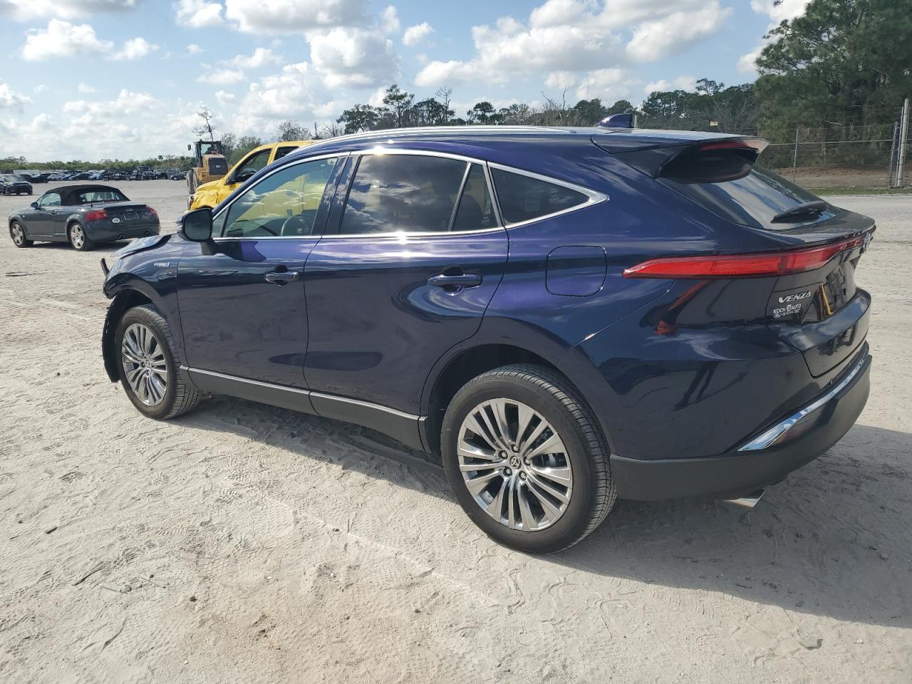 2021 Toyota Venza VIN JTEAAAAH5MJ016394 Copart auction photo, front end / minor dent/scratches damage thumbnail 2